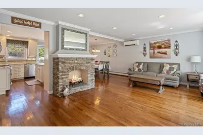 115 Lambert Avenue, Farmingdale, NY 11735 - Photo 2