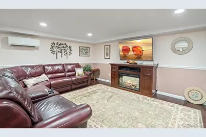 115 Lambert Avenue, Farmingdale, NY 11735 - Photo 12