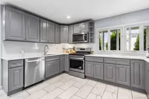 158 Blueberry Ln, Hicksville, NY 11801 - Photo 12