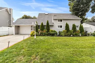 158 Blueberry Ln, Hicksville, NY 11801 - Photo 2