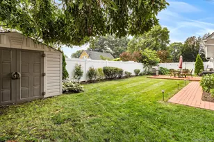 158 Blueberry Ln, Hicksville, NY 11801 - Photo 28