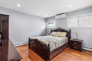158 Blueberry Ln, Hicksville, NY 11801 - Photo 14