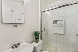 10 Clemson Ln, Woodbury, NY 11797 - Photo 30
