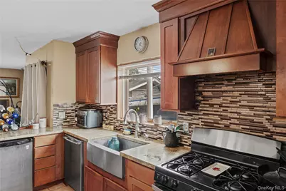 547 Sunnybrook Drive, Oceanside, NY 11572 - Photo 4