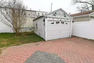 70-25 71st Pl, Glendale, NY 11385 - Photo 12