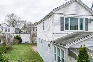70-25 71st Pl, Glendale, NY 11385 - Photo 2