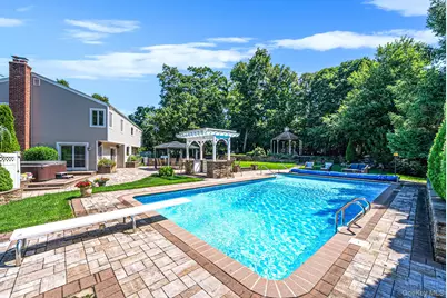 174 Dix Hills Road, Dix Hills, NY 11746 - Photo 34