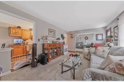 150 Rosemont Avenue, Farmingville, NY 11738 - Photo 16