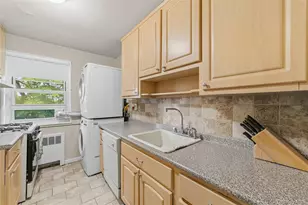 836 N Broadway, Yonkers, NY 10701 - Photo 12