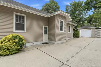 16 Superior Road, Floral Park, NY 11001 - Photo 22