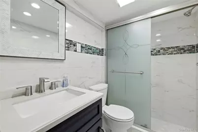 16 Superior Road, Floral Park, NY 11001 - Photo 18