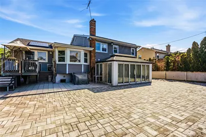 31 Sutton Hill Lane, Manhasset Hills, NY 11040 - Photo 38