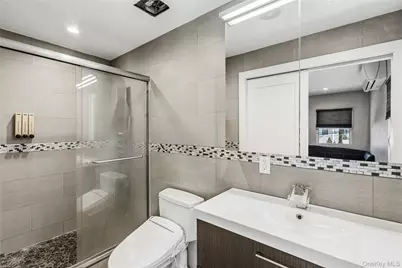 31 Sutton Hill Lane, Manhasset Hills, NY 11040 - Photo 26