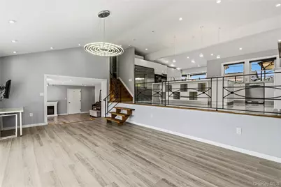 31 Sutton Hill Lane, Manhasset Hills, NY 11040 - Photo 16