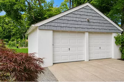 376 Montauk Highway #A, Eastport, NY 11941 - Photo 18