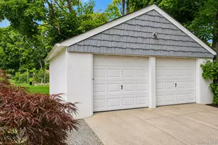 376 Montauk Hwy, Eastport, NY 11941 - Photo 18
