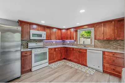 6 Gerek Avenue, West Islip, NY 11795 - Photo 16