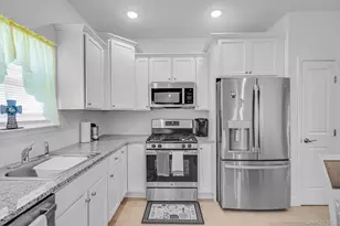 77 Willow Cir, Coram, NY 11727 - Photo 4