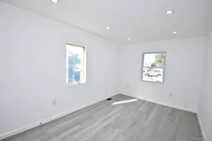 240 Columbus Pkwy, Mineola, NY 11501 - Photo 14