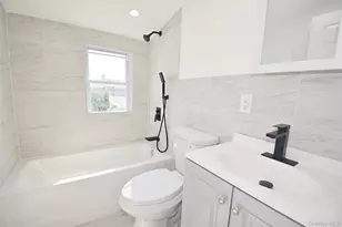 240 Columbus Pkwy, Mineola, NY 11501 - Photo 22