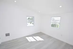 240 Columbus Pkwy, Mineola, NY 11501 - Photo 18