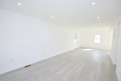 240 Columbus Parkway, Mineola, NY 11501 - Photo 10