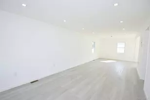 240 Columbus Pkwy, Mineola, NY 11501 - Photo 10