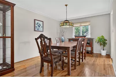 14 Holiday Park Drive, Williston Park, NY 11596 - Photo 6