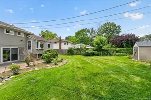 14 Holiday Park Dr, Williston Park, NY 11596 - Photo 24