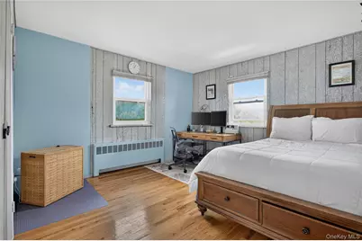 14 Holiday Park Drive, Williston Park, NY 11596 - Photo 18