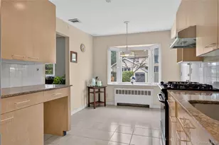 14 Holiday Park Dr, Williston Park, NY 11596 - Photo 8