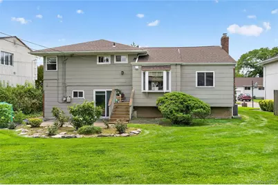 14 Holiday Park Drive, Williston Park, NY 11596 - Photo 22