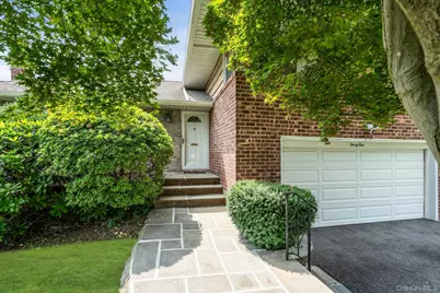 31 Bellwood Drive, New Hyde Park, NY 11040 - Photo 4