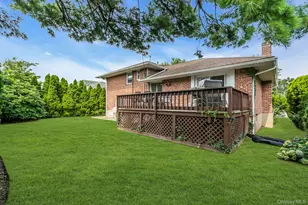 31 Bellwood Dr, New Hyde Park, NY 11040 - Photo 32