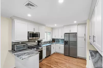 31 Bellwood Drive, New Hyde Park, NY 11040 - Photo 10
