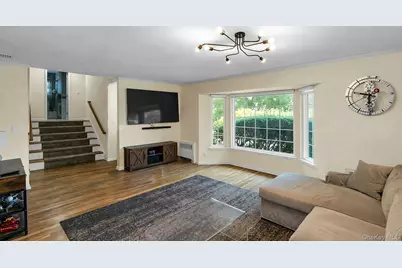 31 Bellwood Drive, New Hyde Park, NY 11040 - Photo 6