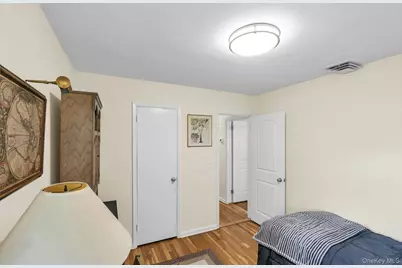 31 Bellwood Drive, New Hyde Park, NY 11040 - Photo 18