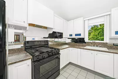 195 N Albany Avenue, Massapequa, NY 11758 - Photo 18