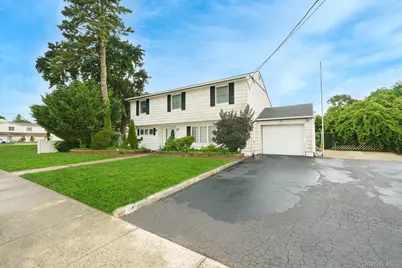 195 N Albany Avenue, Massapequa, NY 11758 - Photo 1
