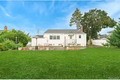 195 N Albany Avenue, Massapequa, NY 11758 - Photo 4