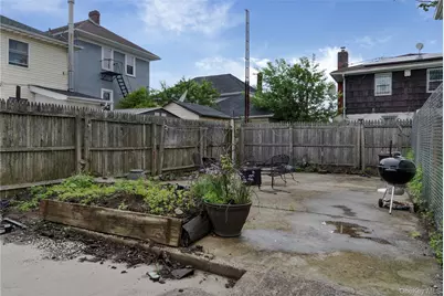 6940 Gouverneur Avenue, Arverne, NY 11692 - Photo 16