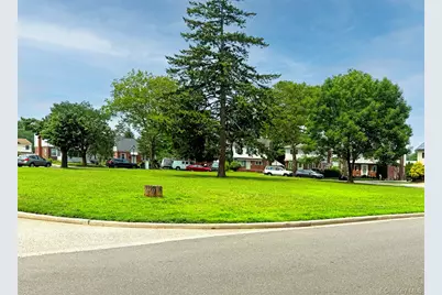 534 Sperry Boulevard, New Hyde Park, NY 11040 - Photo 12