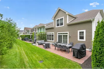 67101 Red Cedar Road, Plainview, NY 11803 - Photo 30
