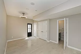 127 Vanderbilt Ave, Manhasset, NY 11030 - Photo 32