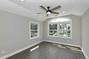 127 Vanderbilt Ave, Manhasset, NY 11030 - Photo 28