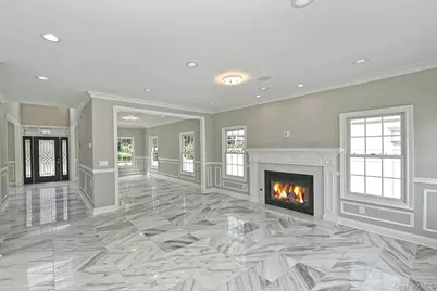 127 Vanderbilt Avenue, Manhasset, NY 11030 - Photo 12