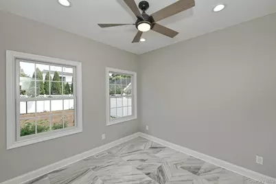 127 Vanderbilt Avenue, Manhasset, NY 11030 - Photo 18