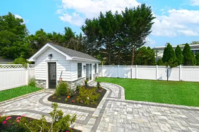 127 Vanderbilt Avenue, Manhasset, NY 11030 - Photo 36