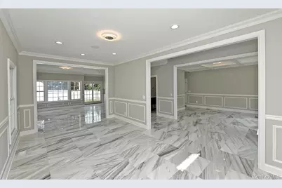 127 Vanderbilt Avenue, Manhasset, NY 11030 - Photo 10
