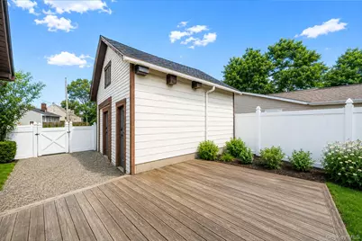 117 N Clinton Avenue, Bay Shore, NY 11706 - Photo 22